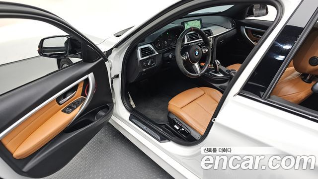 BMW 3-Series 330i M Sport Shadow