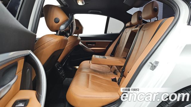 BMW 3-Series 330i M Sport Shadow