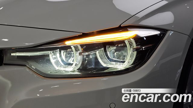 BMW 3-Series 330i M Sport Shadow