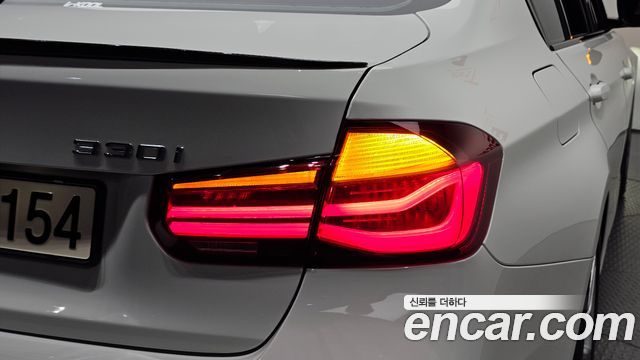 BMW 3-Series 330i M Sport Shadow