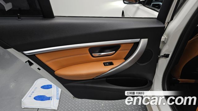 BMW 3-Series 330i M Sport Shadow
