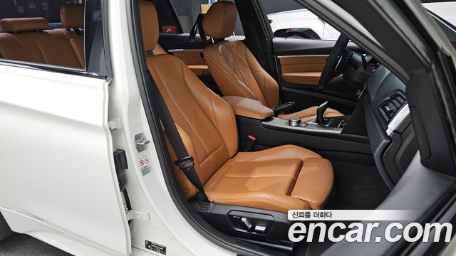 BMW 3-Series 330i M Sport Shadow