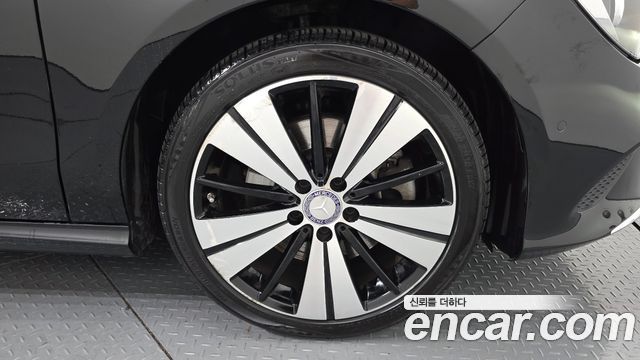 Mercedes-Benz CLA-Class CLA250 4MATIC