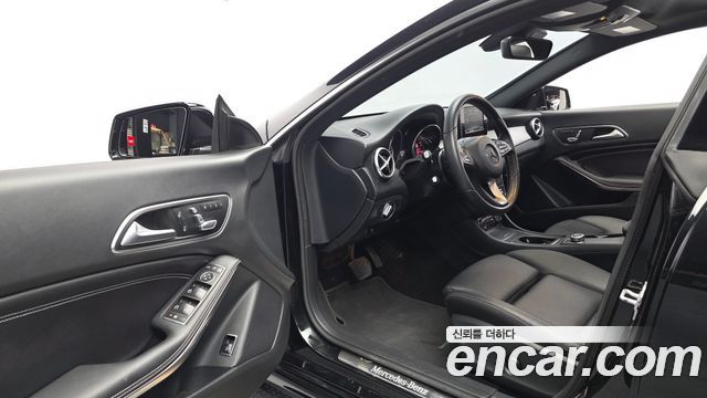 Mercedes-Benz CLA-Class CLA250 4MATIC