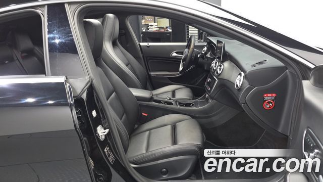 Mercedes-Benz CLA-Class CLA250 4MATIC