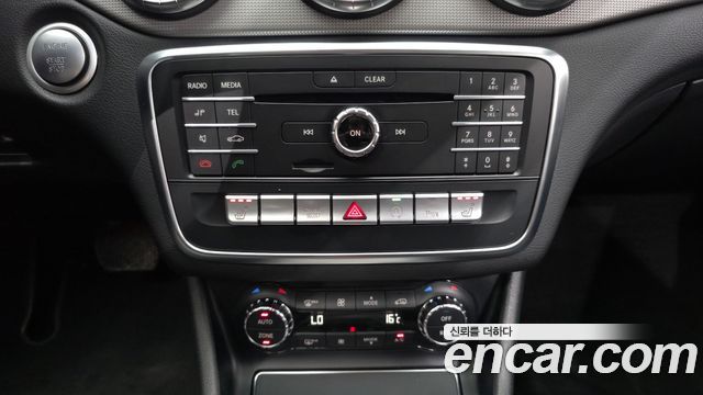 Mercedes-Benz CLA-Class CLA250 4MATIC