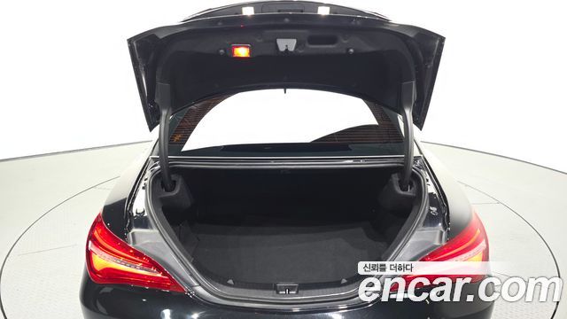 Mercedes-Benz CLA-Class CLA250 4MATIC