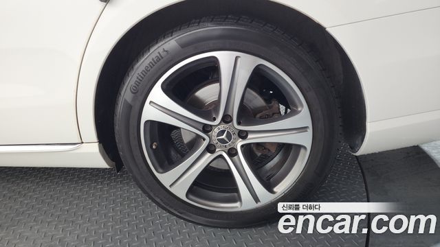 Mercedes-Benz E-Class E300 Avantgarde