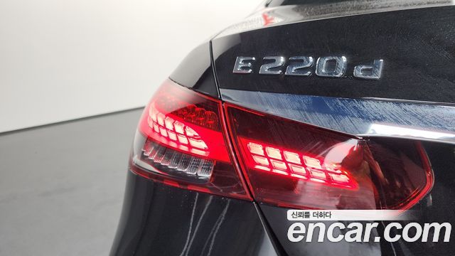 Mercedes-Benz E-Class E220d 4MATIC AMG Line