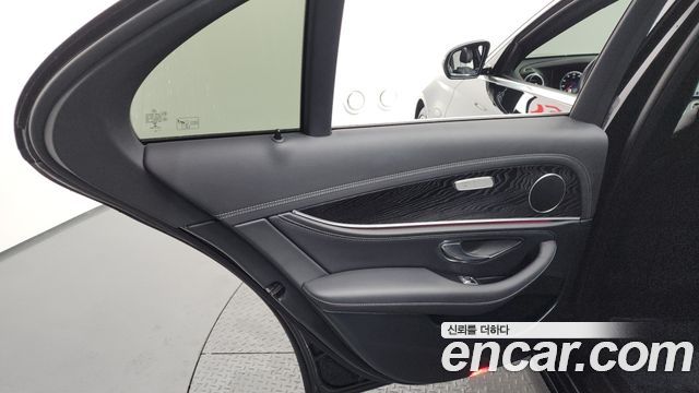 Mercedes-Benz E-Class E220d 4MATIC AMG Line