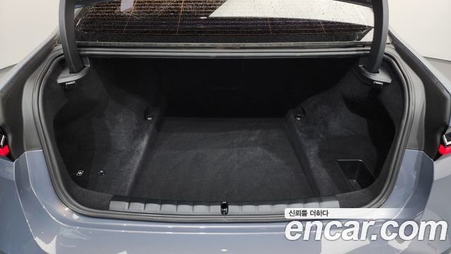 BMW 7-Series 740i sDrive Design Pure Excellence