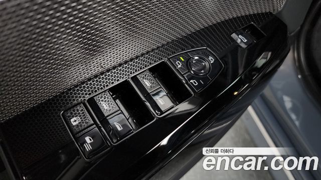 BMW 7-Series 740i sDrive Design Pure Excellence