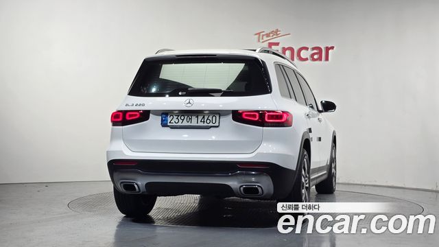 Mercedes-Benz GLB-Class GLB220