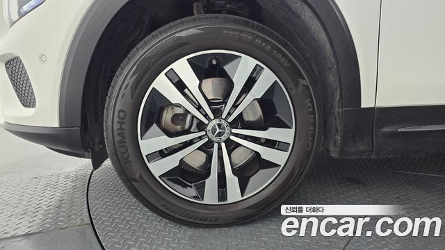 Mercedes-Benz GLB-Class GLB220