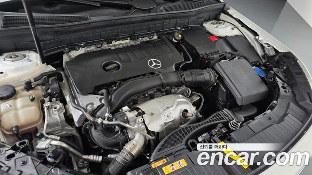 Mercedes-Benz GLB-Class GLB220