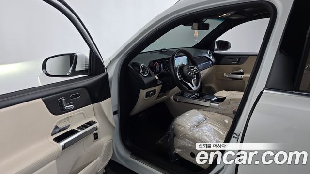 Mercedes-Benz GLB-Class GLB220
