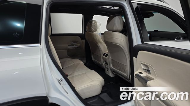 Mercedes-Benz GLB-Class GLB220