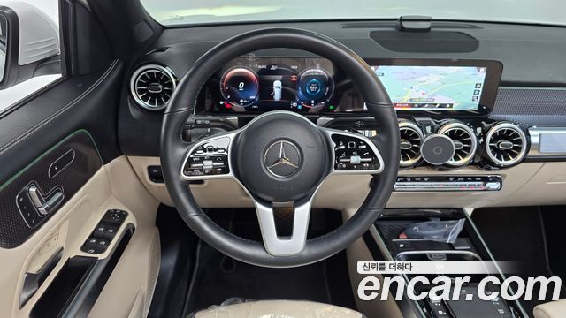 Mercedes-Benz GLB-Class GLB220