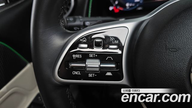 Mercedes-Benz GLB-Class GLB220