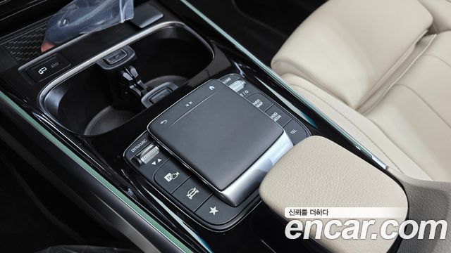 Mercedes-Benz GLB-Class GLB220