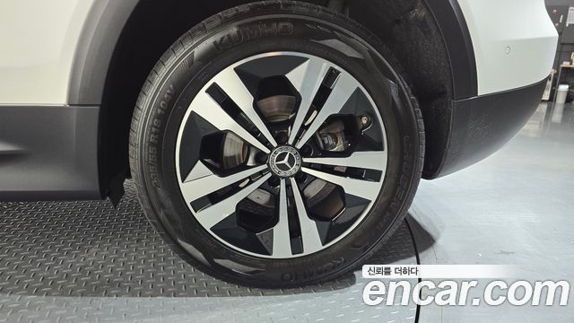 Mercedes-Benz GLB-Class GLB220