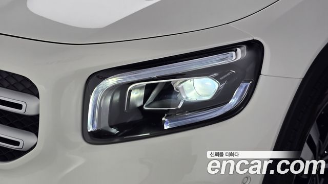 Mercedes-Benz GLB-Class GLB220