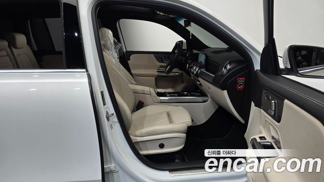 Mercedes-Benz GLB-Class GLB220