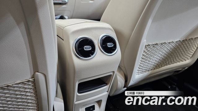 Mercedes-Benz GLB-Class GLB220