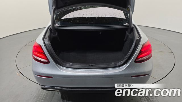 Mercedes-Benz E-Class E200 Avantgarde