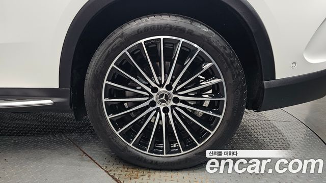 Mercedes-Benz GLC-Class GLC300 4MATIC AMG Line
