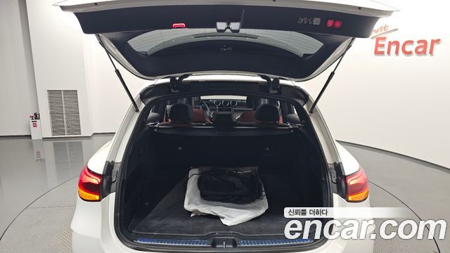 Mercedes-Benz GLC-Class GLC300 4MATIC AMG Line