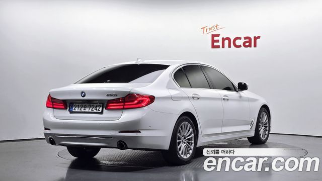 BMW 5-Series 520i Luxury