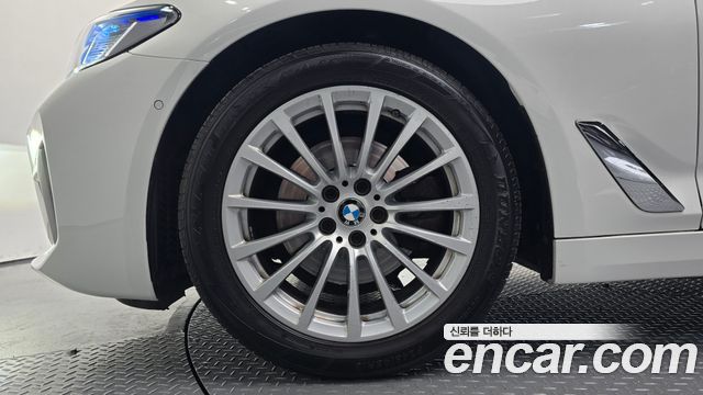 BMW 5-Series 520i Luxury