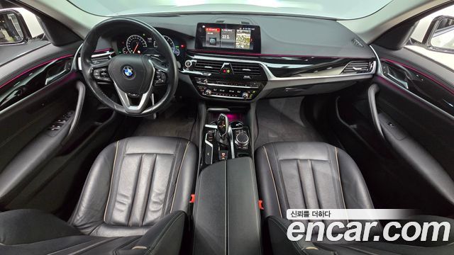 BMW 5-Series 520i Luxury