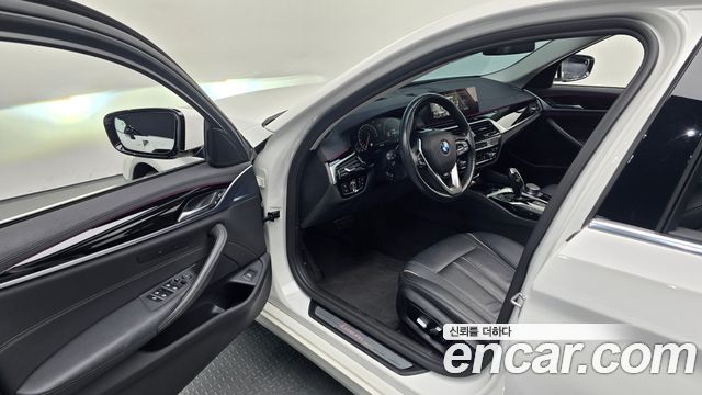 BMW 5-Series 520i Luxury