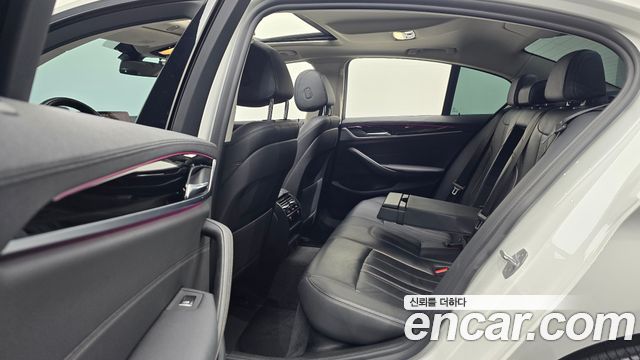 BMW 5-Series 520i Luxury