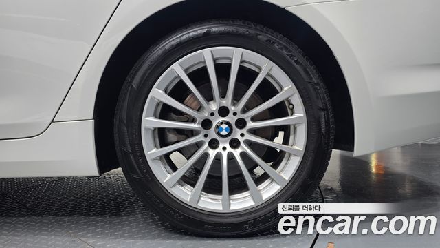 BMW 5-Series 520i Luxury