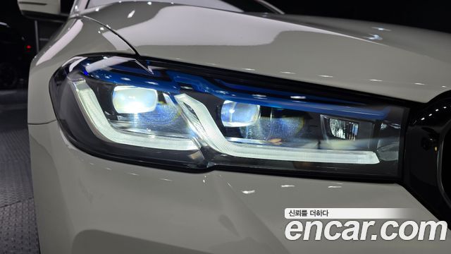 BMW 5-Series 520i Luxury