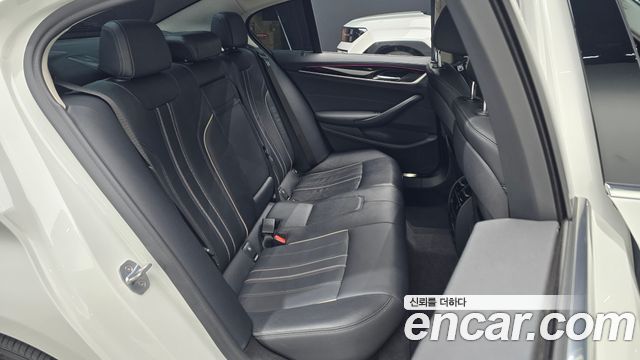 BMW 5-Series 520i Luxury