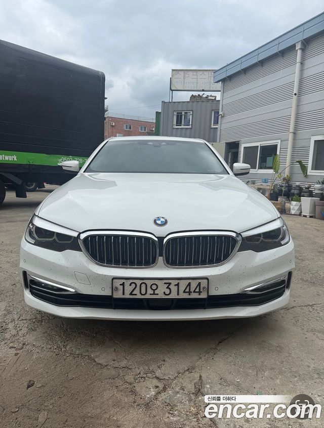 BMW 5-Series 520i Luxury