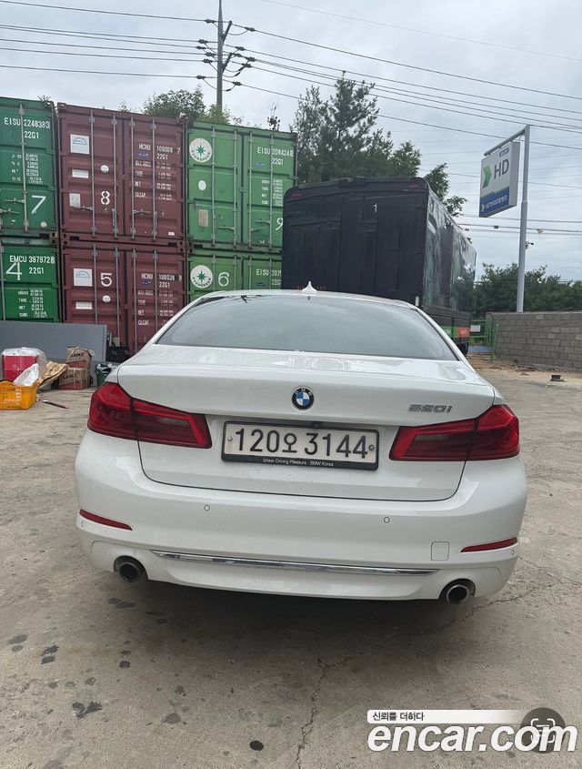 BMW 5-Series 520i Luxury