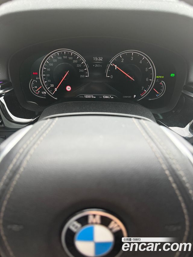 BMW 5-Series 520i Luxury