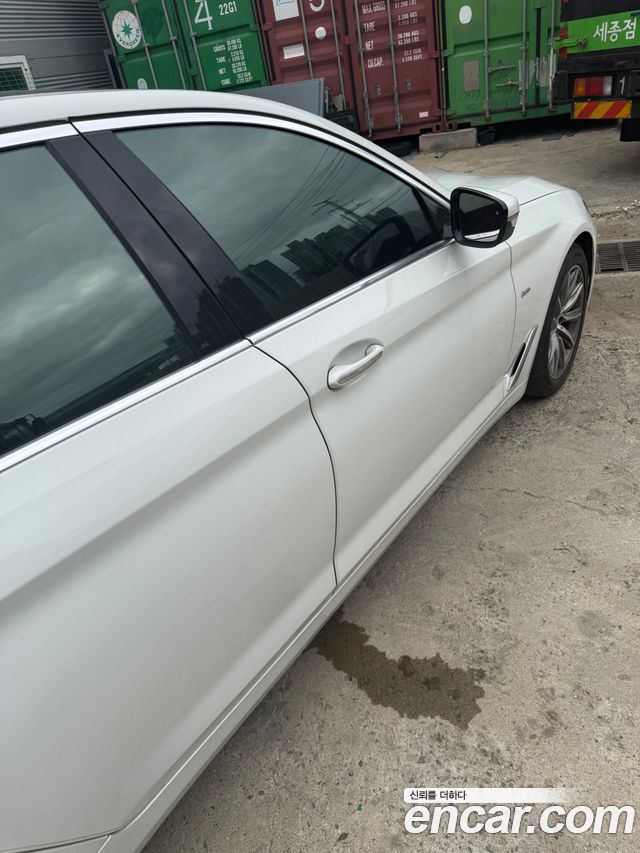 BMW 5-Series 520i Luxury