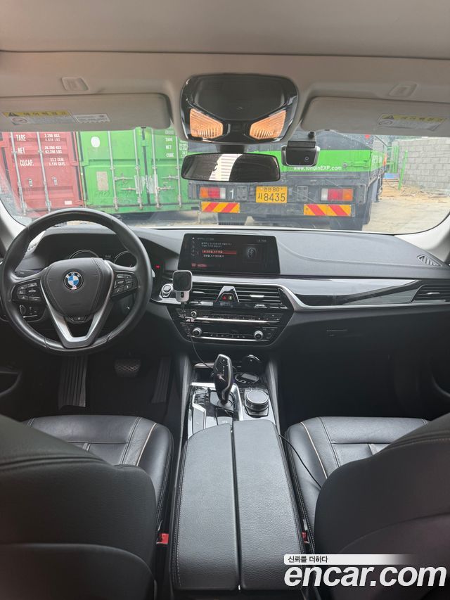 BMW 5-Series 520i Luxury