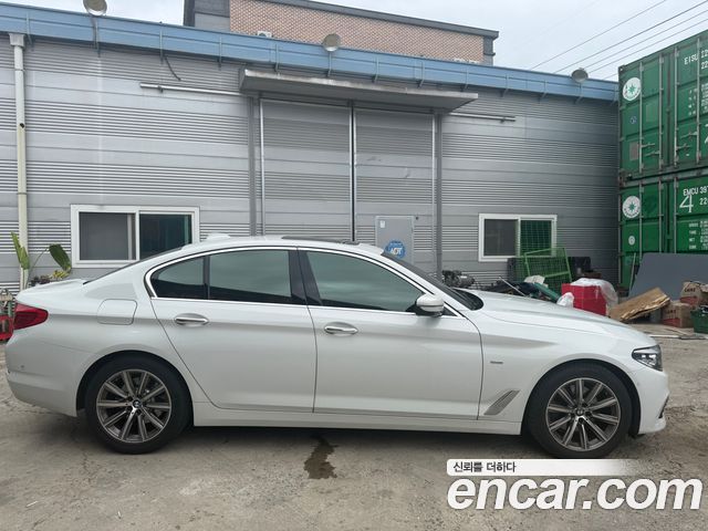BMW 5-Series 520i Luxury