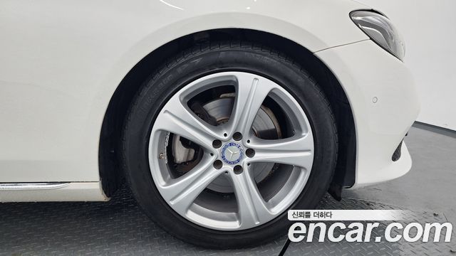 Mercedes-Benz E-Class E220d Avantgarde